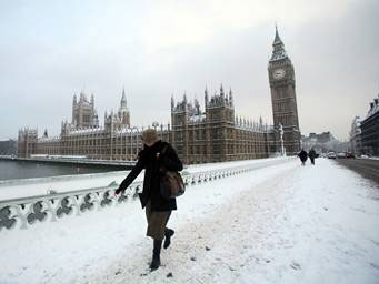 Heavy snowing in London